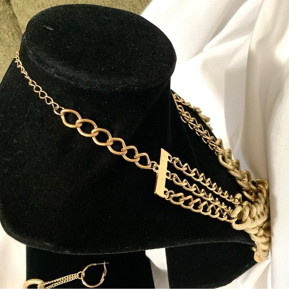 VINTAGE GOLDTONE CHAIN NECKLACE & EARRINGS - Picture 6 of 10